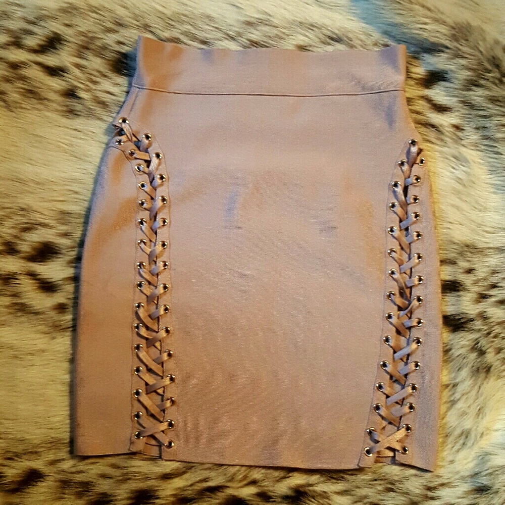 Powder pink body con skirt in size small